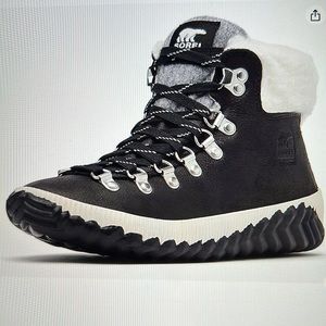 Sorel black Women’s Out ‘n About Plus Conquest Waterproof winter boots (size 8)